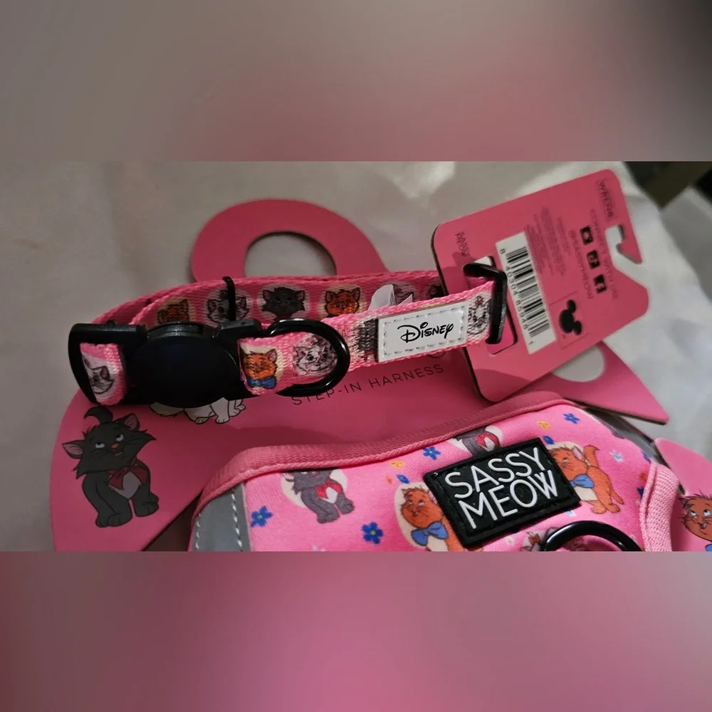 Disney Sassy Meow Pink Aristocats Harness, Collar and Leash Set (M)